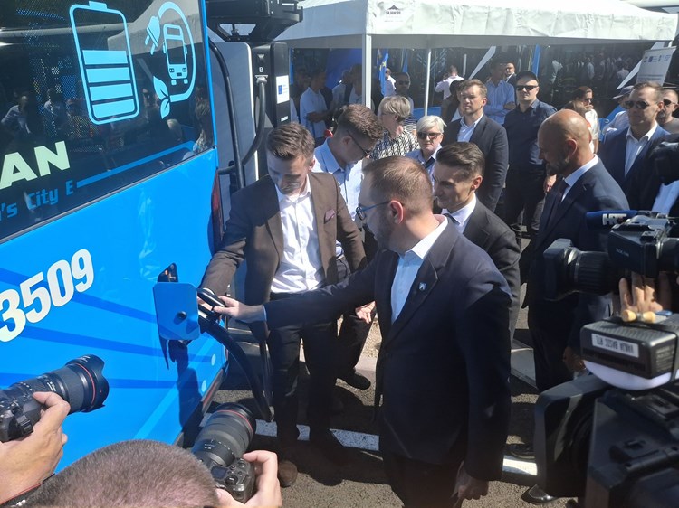 ZET obogatio flotu sa 62 nova električna autobusa te pustio u pogon novu punionicu u Podsusedu 