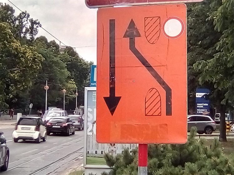 Izmjene na liniji 137