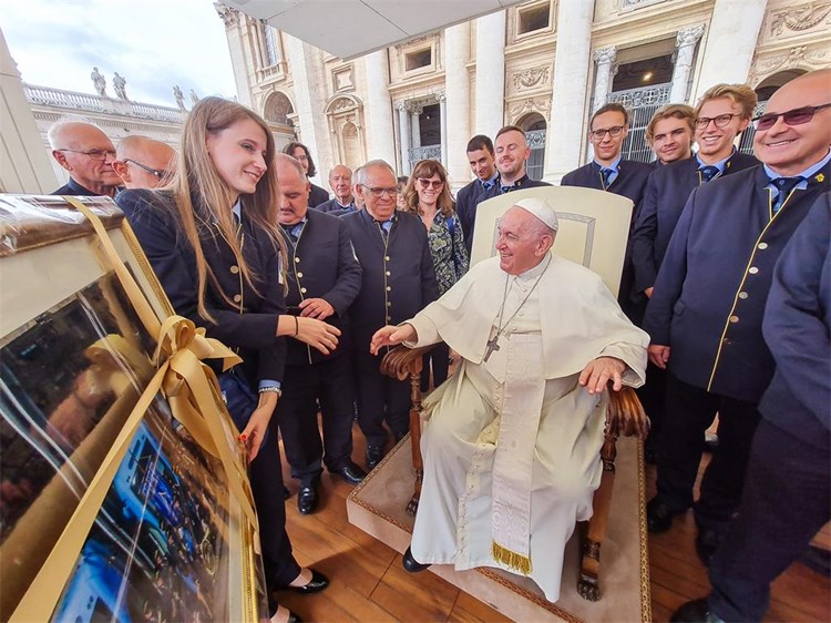 Papa Franjo primio članove Zagrebačkog orkestra ZET-a